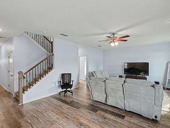 5th image of 621 High Echelon Cir