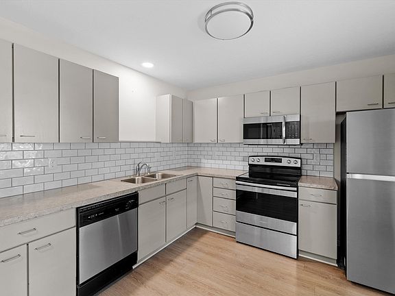 4th image of 2127 Augusta Dr APT A