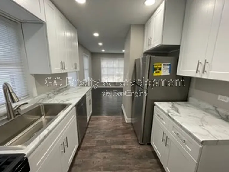 4315 Stanley Ave — Photo 5