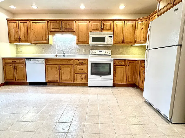111 Blossom Dr #A — Photo 5