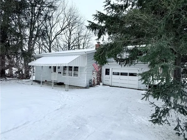 16 N Pearl St, Oakfield, NY 14125