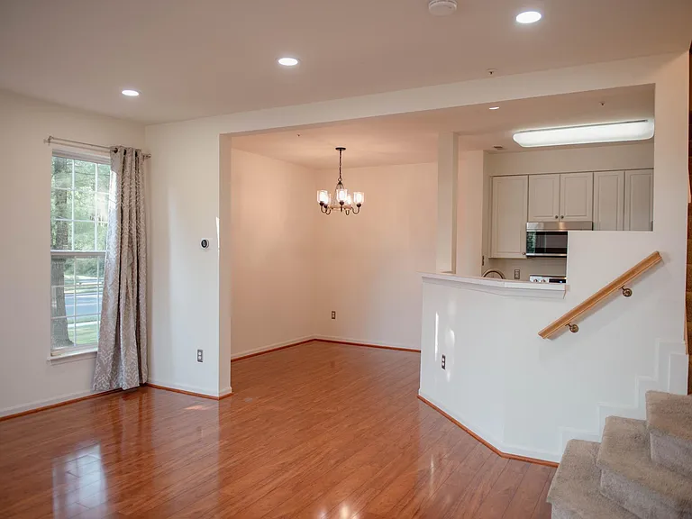 5211 Duke Ct — Photo 2