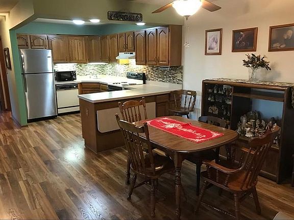 3rd image of 928 Wisconsin Ave APT 318
