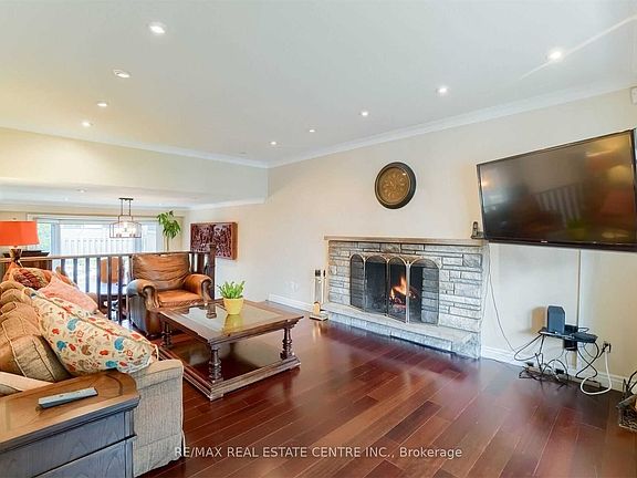 3rd image of 41 Clearside Pl