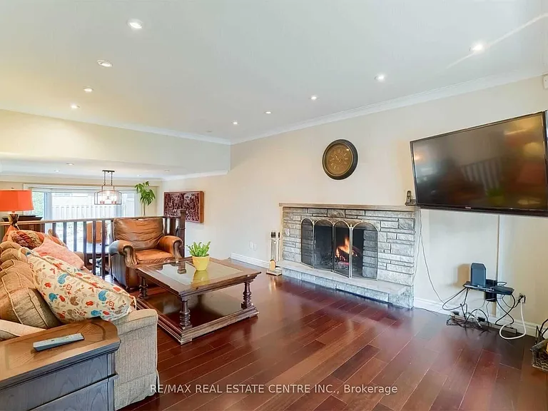41 Clearside Pl — Photo 3