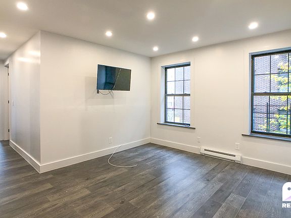 3rd image of 11920 Union Tpke APT E1b2