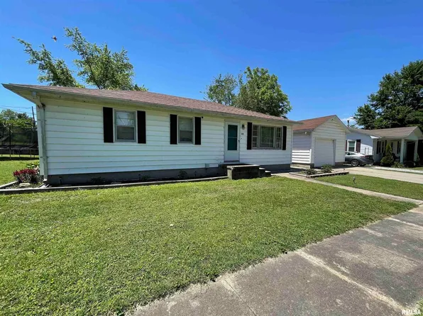 301 Rotary St, Crossville, IL 62827