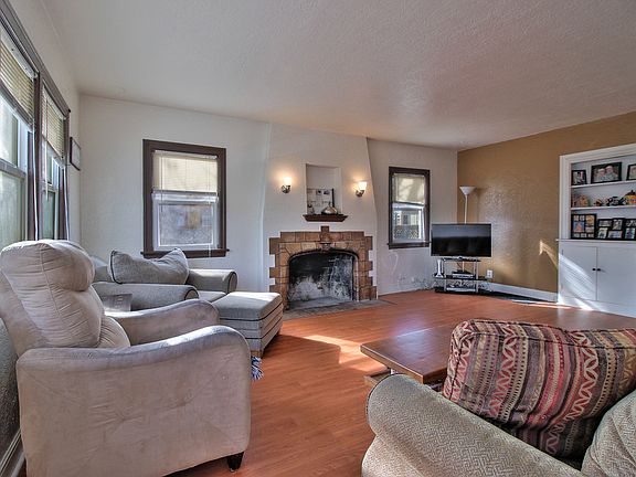 2nd image of 551 E Saint James St
