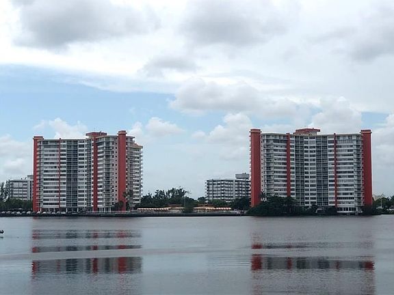 5th image of 1301 Miami Gardens Dr #1611W