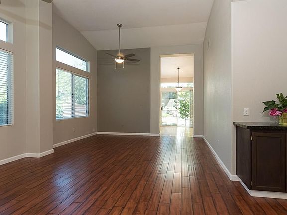5th image of 127 Austin Dr