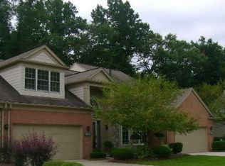 39631 Dun Rovin Dr, Northville, MI 48168