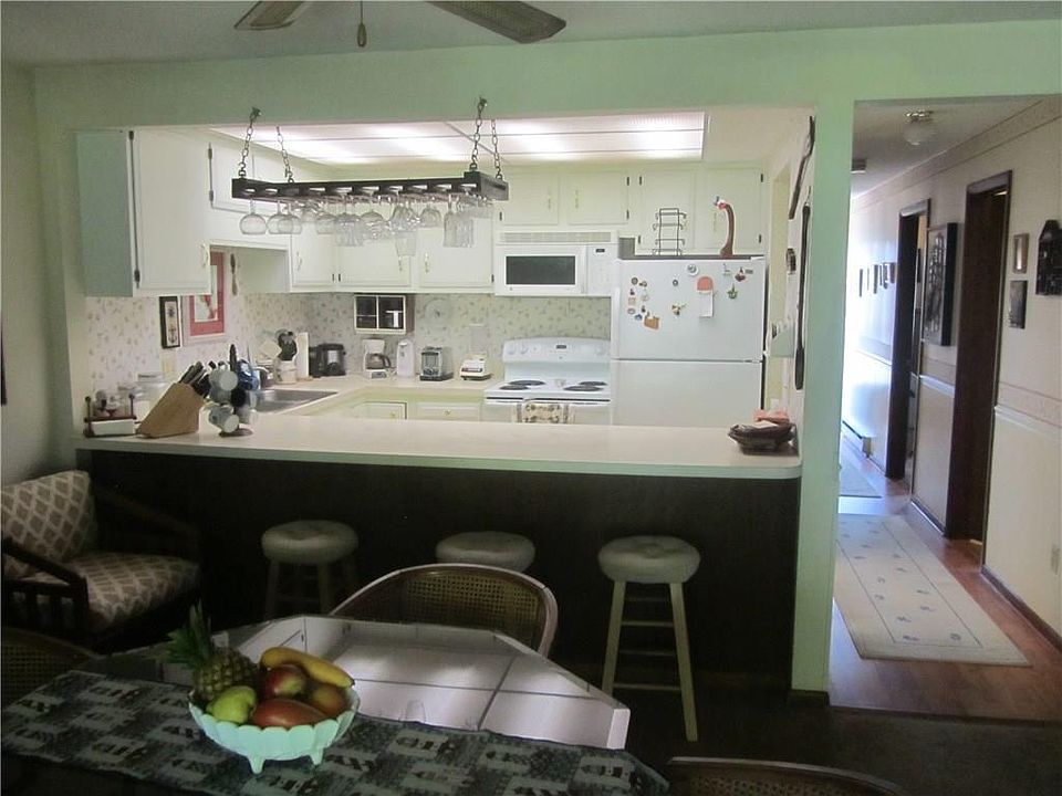 1st image of 807 Edgewater Dr
