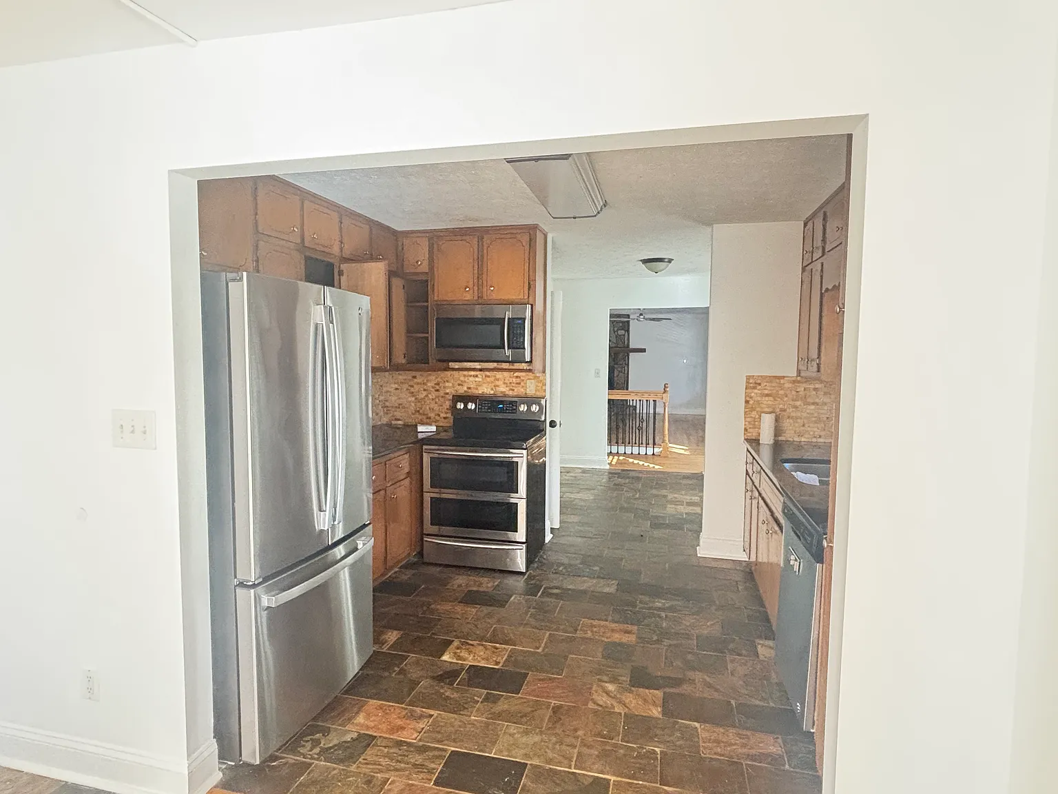 3 bed, 2.5 bath, 1800 sqft, $2,450 — Photo 3