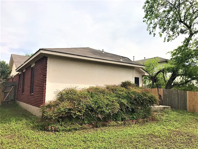 15530 Sarahs Creek Dr — Photo 17