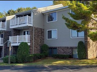 700 Hillside Dr APT 12, Petoskey, MI 49770