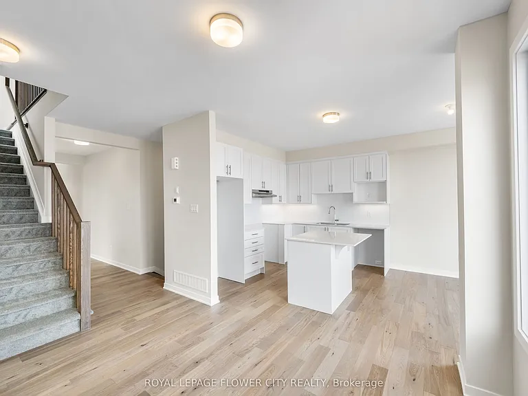 283 Les Emmerson Dr — Photo 3