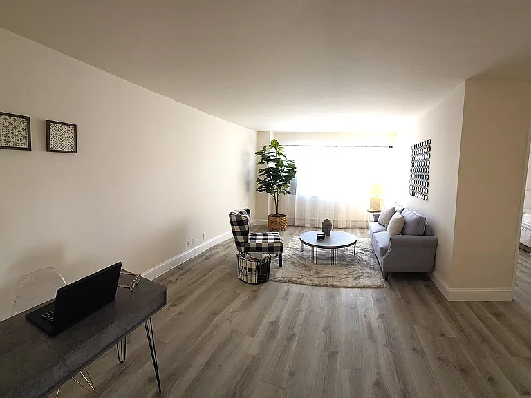 208 Living room, so light and bright!