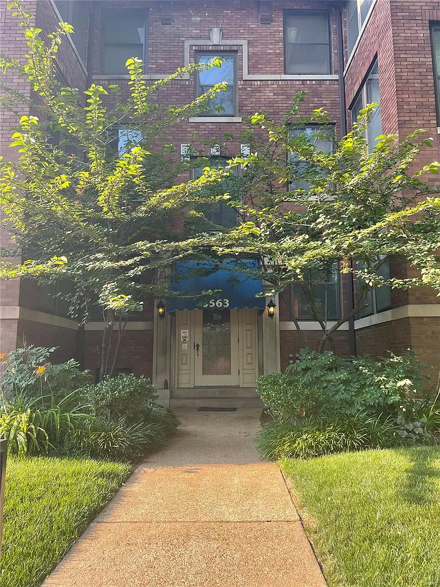 5563 Pershing Ave APT 1E photo 1