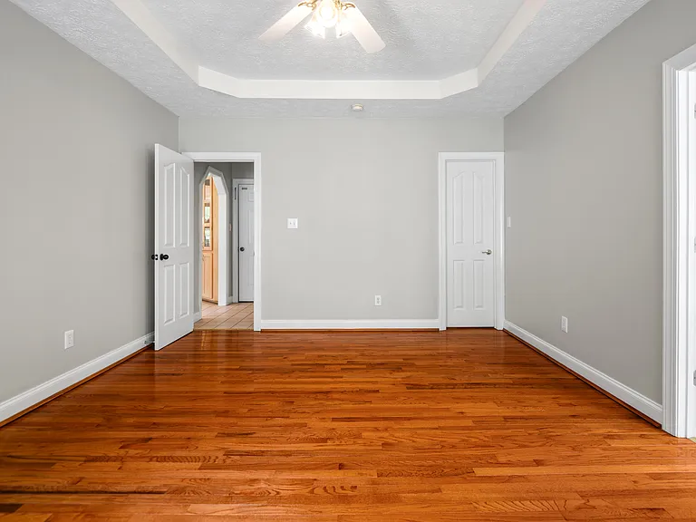 619 Greyshire Dr — Photo 27
