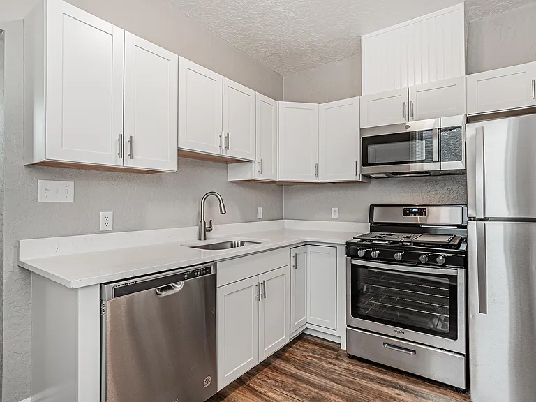 2933 W 28th Ave — Photo 3