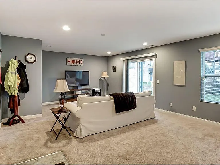 2768 Acarie Dr — Photo 21