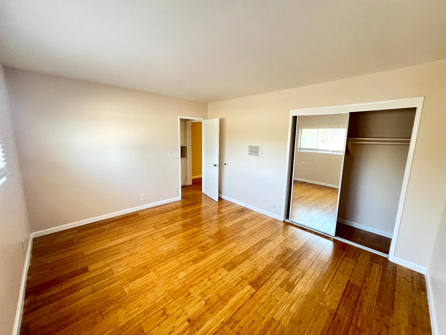 2637 Centinela Ave — Photo 2