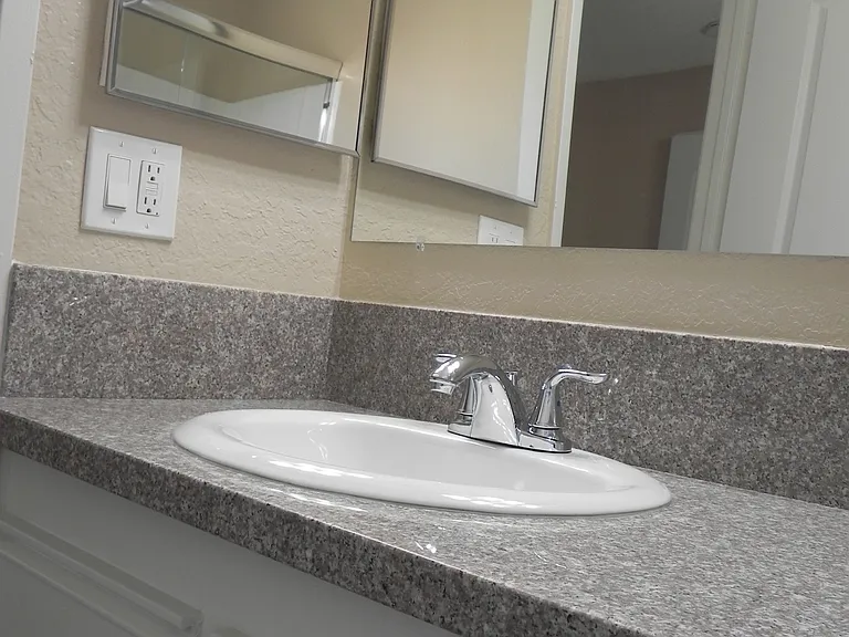 Chapman Villas Apartments — Photo 34