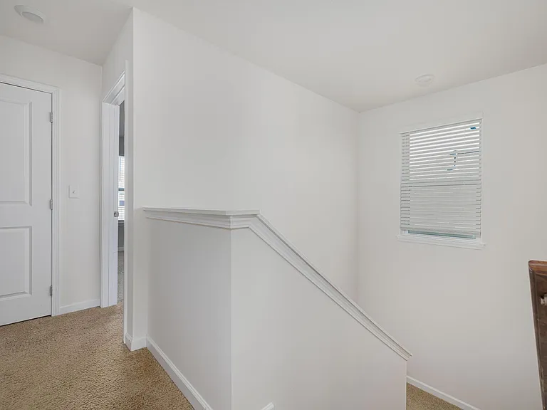 1124 Tay Sta — Photo 34