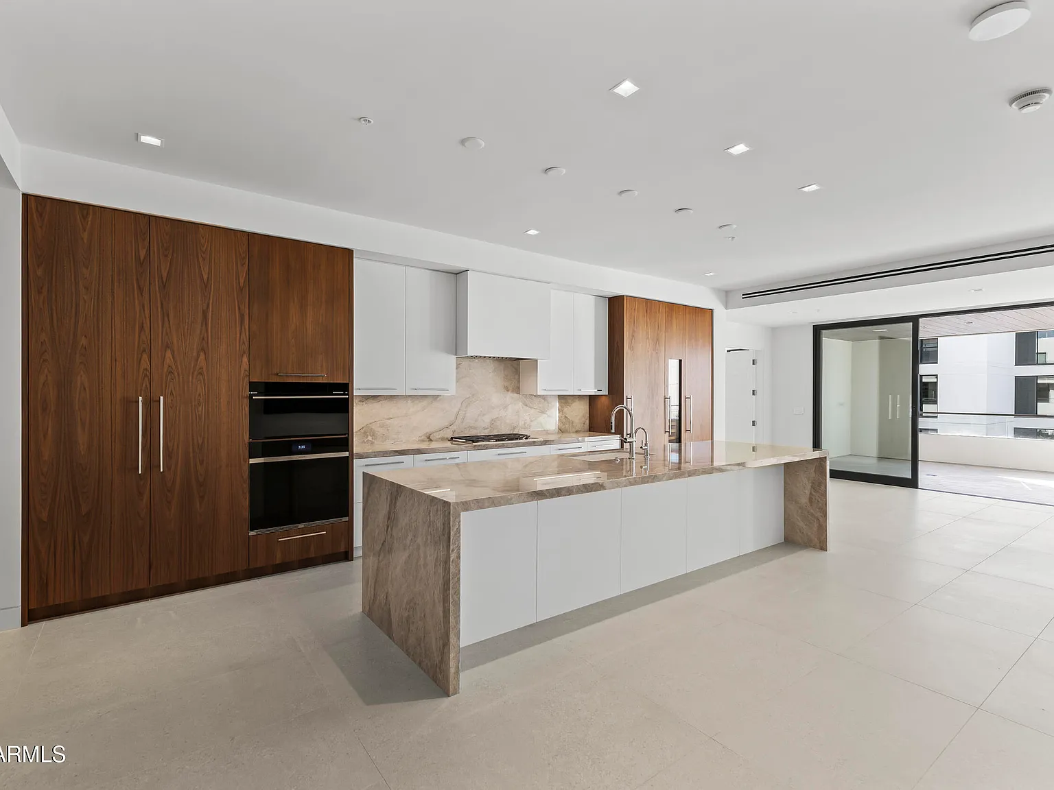 3 bed, 3.5 bath, 3202 sqft, $20,000 — Photo 3