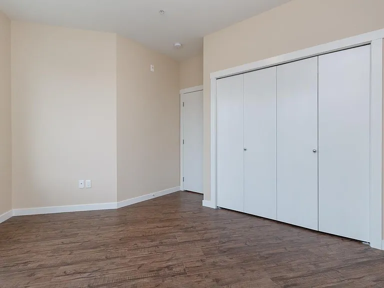 1085 Goldstream Ave — Photo 8
