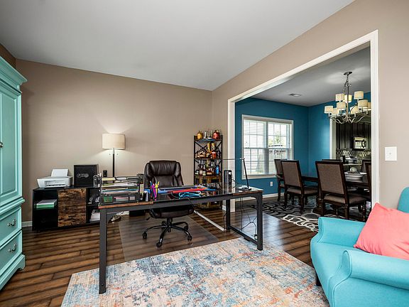 5th image of 165 Primrose Cir