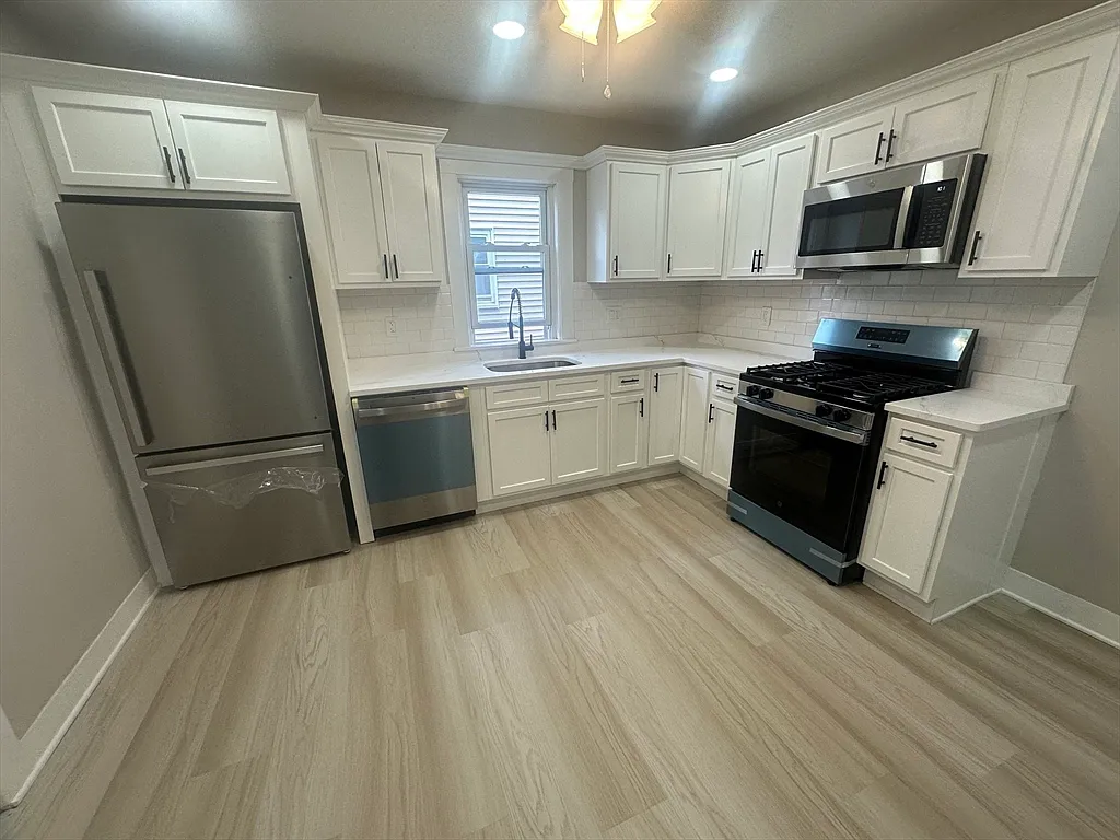 3 bed, 1.0 bath, 1200 sqft, $3,300 — Photo 1