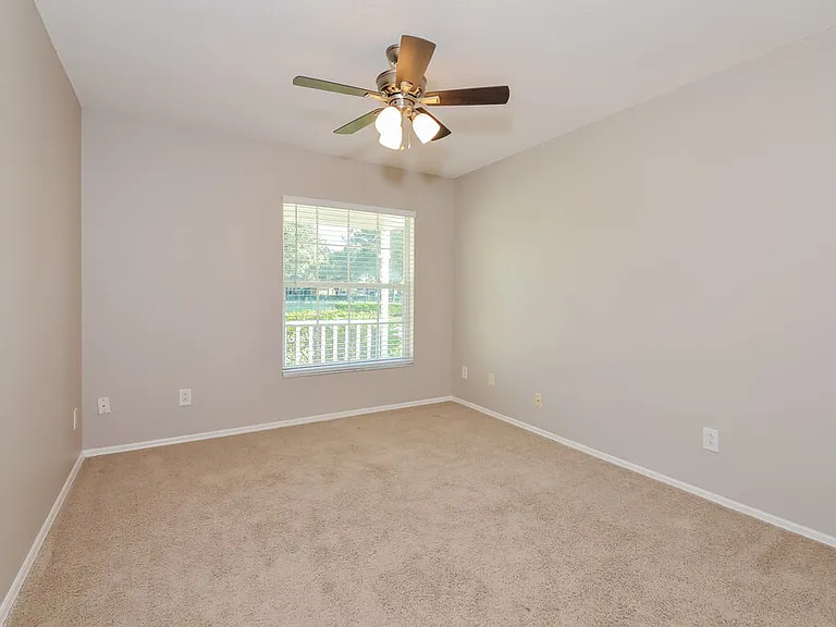 4042 Banbury Cir — Photo 14