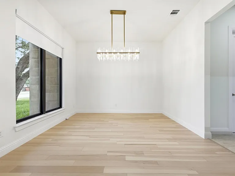 3135 Walnut Hill Ln — Photo 12