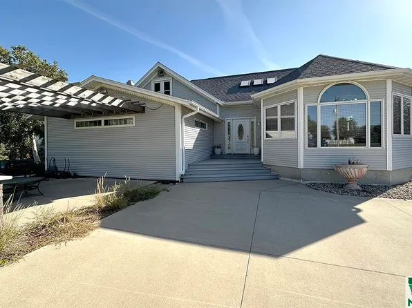 3668 Us Highway 75 Ave, Sioux Center, IA 51250