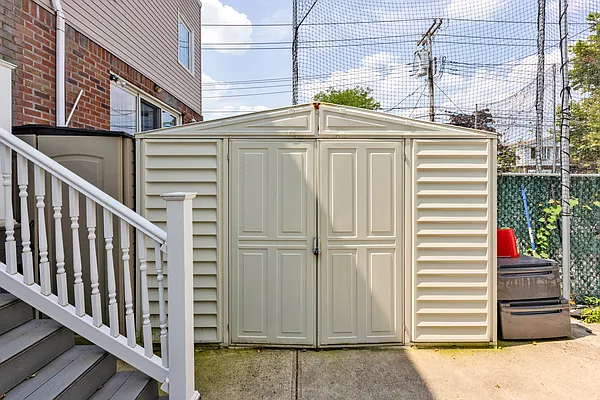 Sold by Remax Edge | media 40