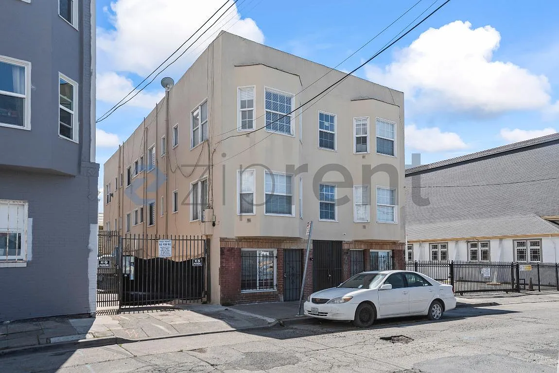 Building Photo - 1532 8th Ave #5