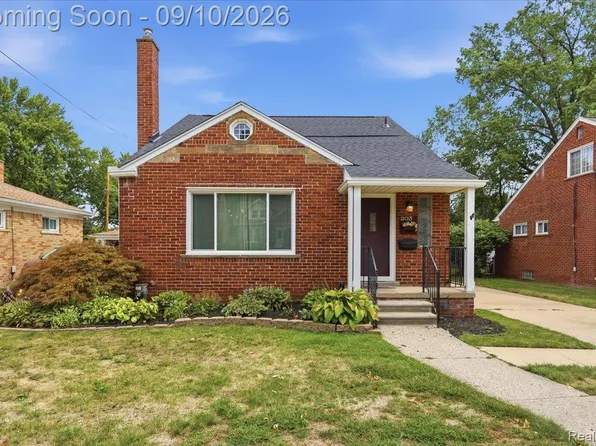 203 Pare St, Clawson, MI 48017