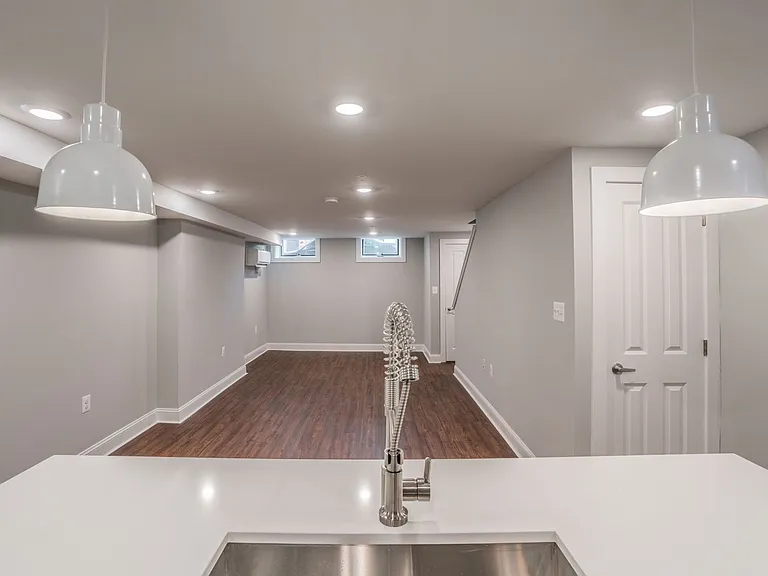 310 E Lanvale St — Photo 17