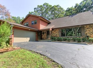 127 Grove Ln, Barrington, IL 60010