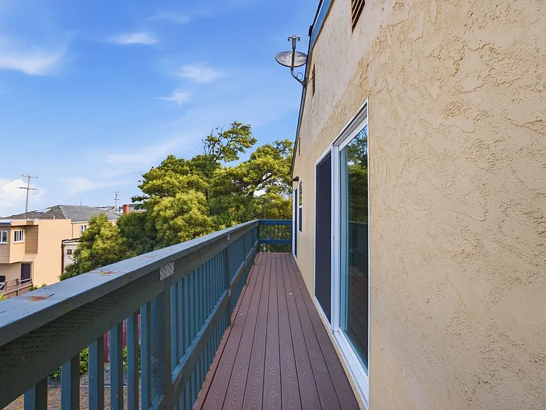 228 Abbot Ave — Photo 4