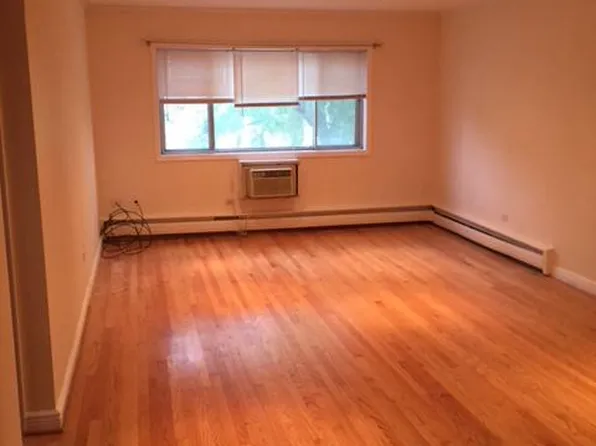 9205 Skokie Blvd APT 104, Skokie, IL 60077