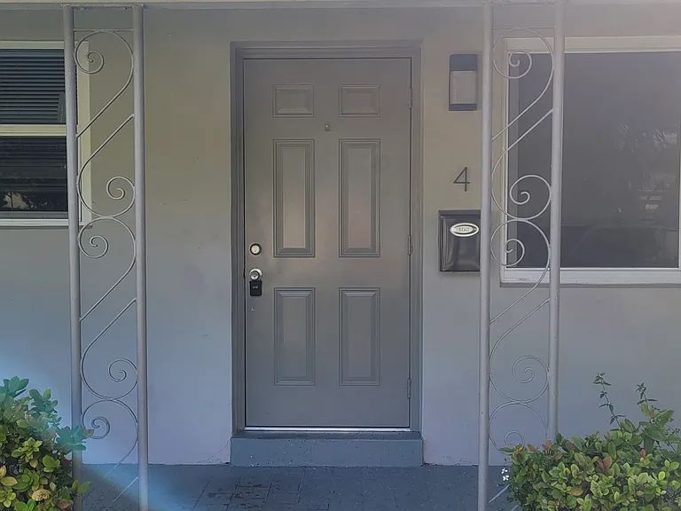 800 Moffett St #4 — Photo 1