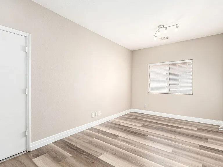 5856 Golden Wing St — Photo 21