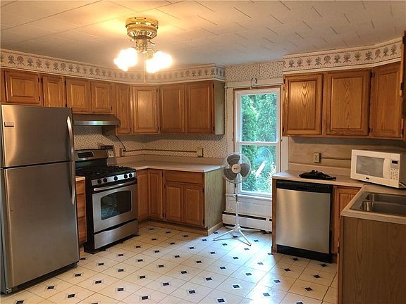 3rd image of 95 Tillotson St