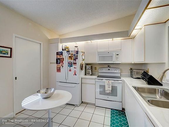 5th image of 6420 Mill Pointe Cir #6420