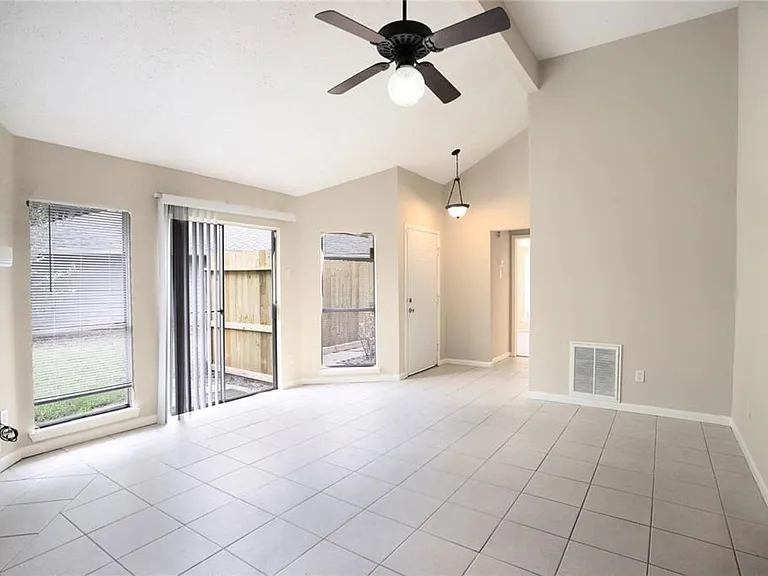 11011 Shadowfield Dr — Photo 3