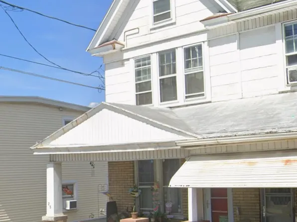 25 W 7th St, Mount Carmel, PA 17851