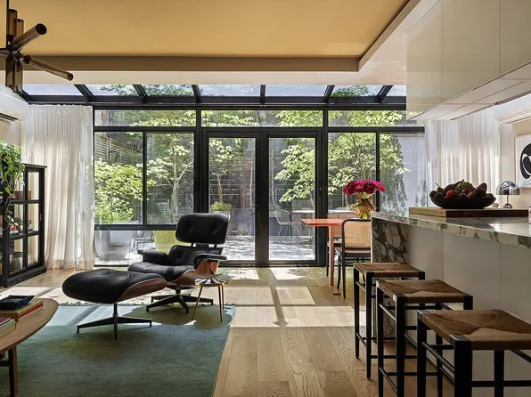 54 Macdougal St APT 1, New York, NY 10012