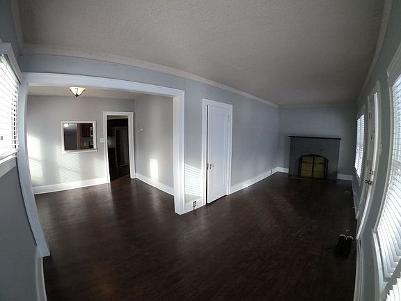 3rd image of 3247 Oakshire Ave
